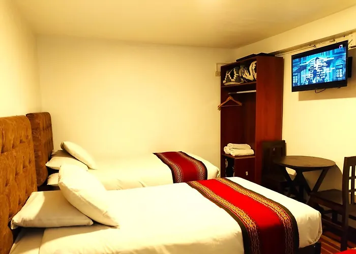 Paqarina San Blas Hotel *