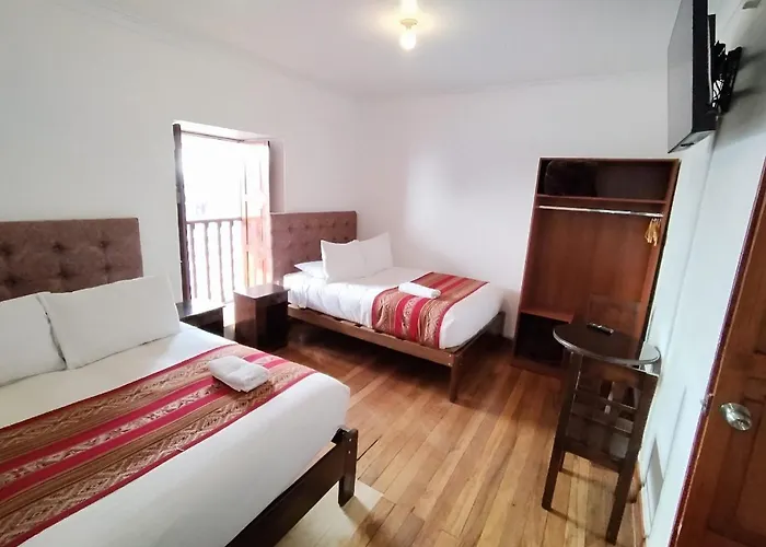 Paqarina San Blas Hotel *